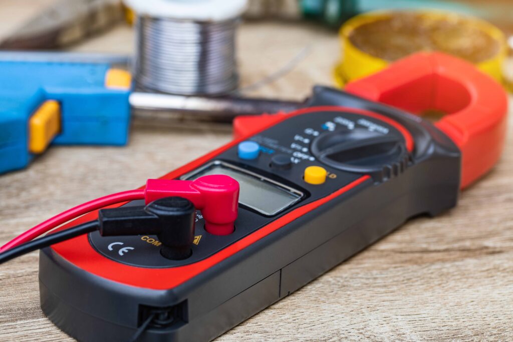 how to use clamp meter