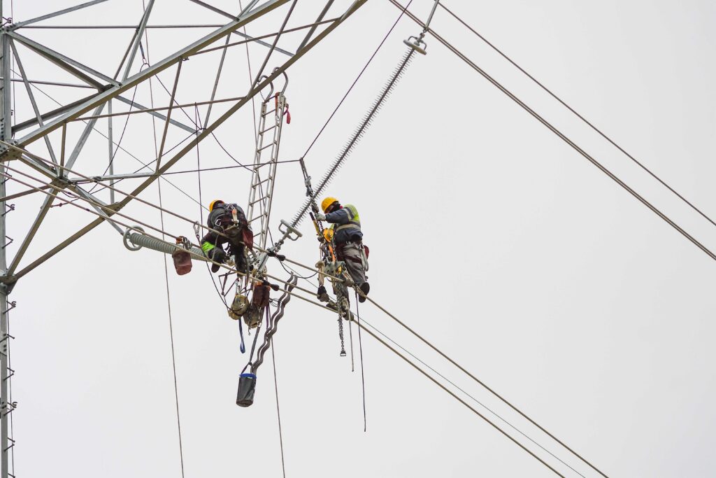 Electric Lineman: Unsung Heroes of the Power Grid