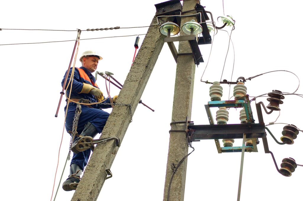 high voltage aerial lineman salary