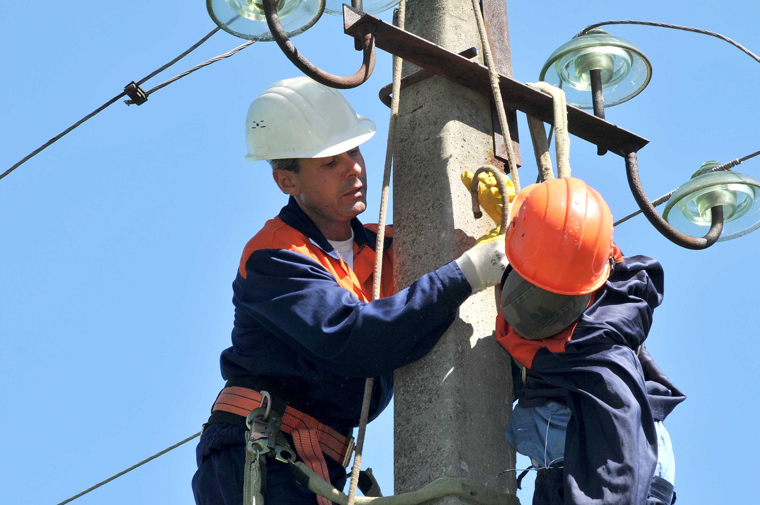 How Long is Lineman School: Essential Timeline Guide - lineman24.com