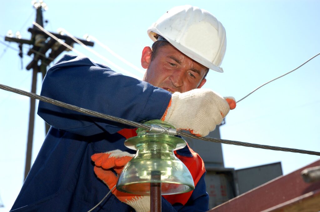 Lineman wages